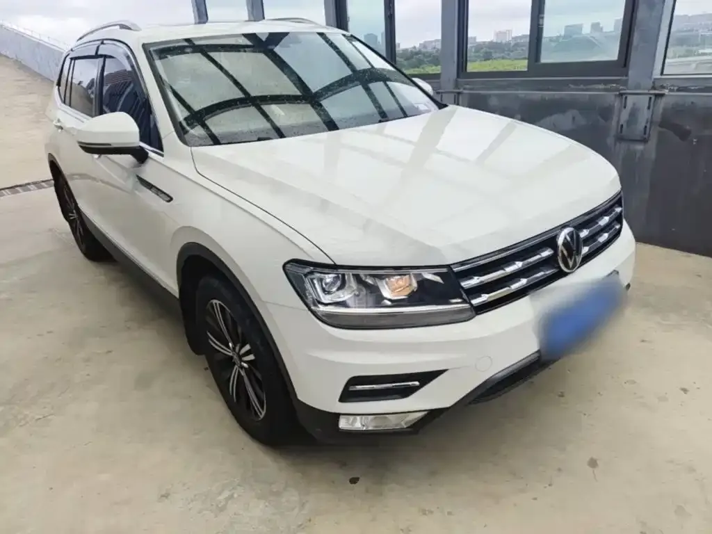 Volkswagen Tiguan L — фото 7