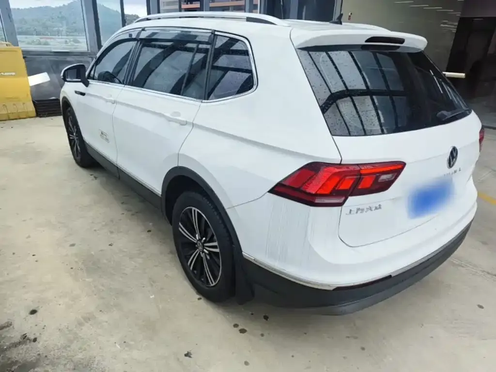 Volkswagen Tiguan L — фото 4