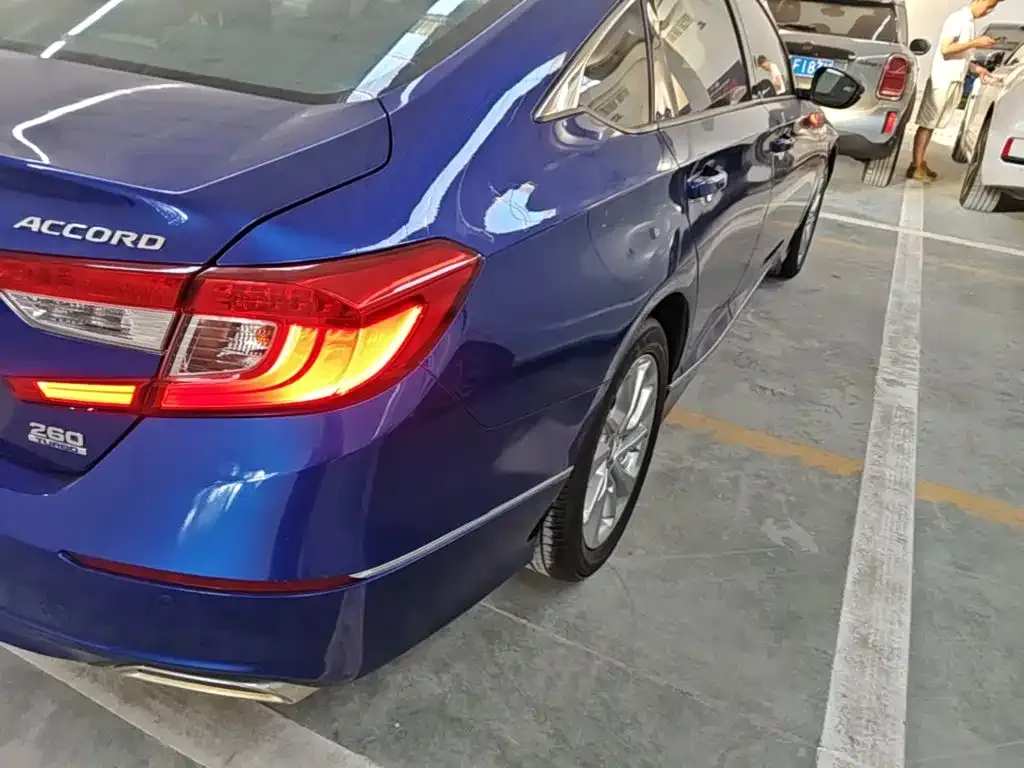 Honda Accord — фото 8
