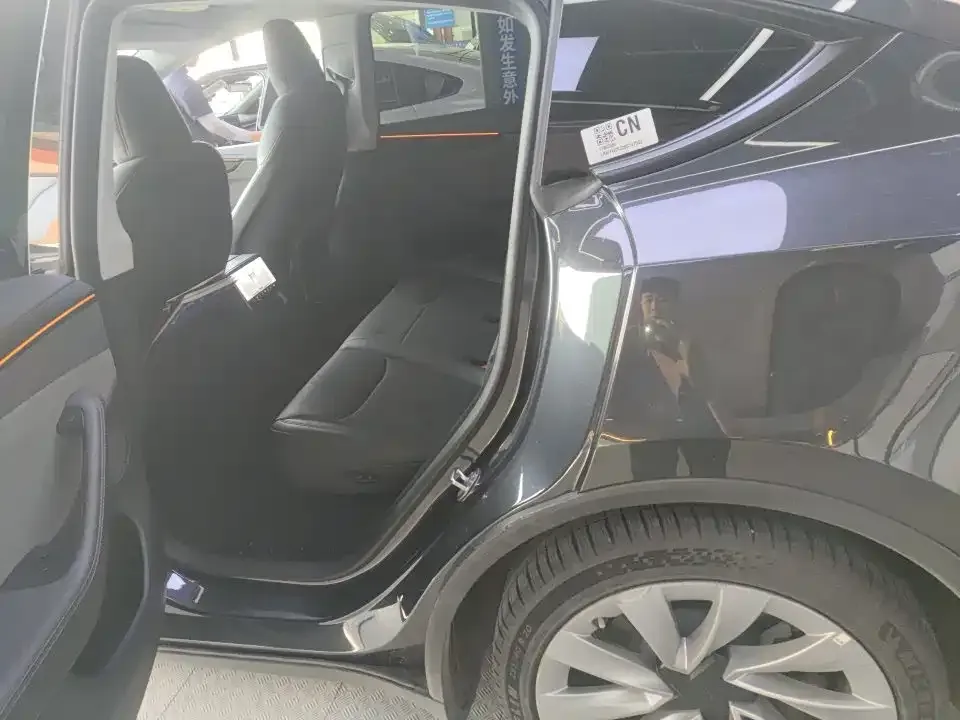 Tesla Model Y — фото 8