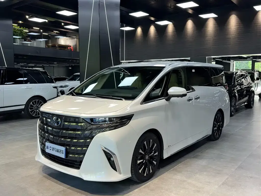 Toyota Alphard — фото 1