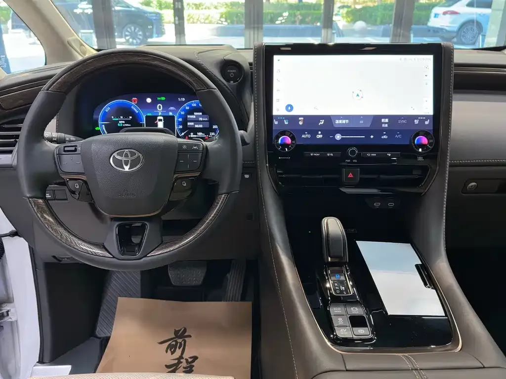 Toyota Alphard — фото 3