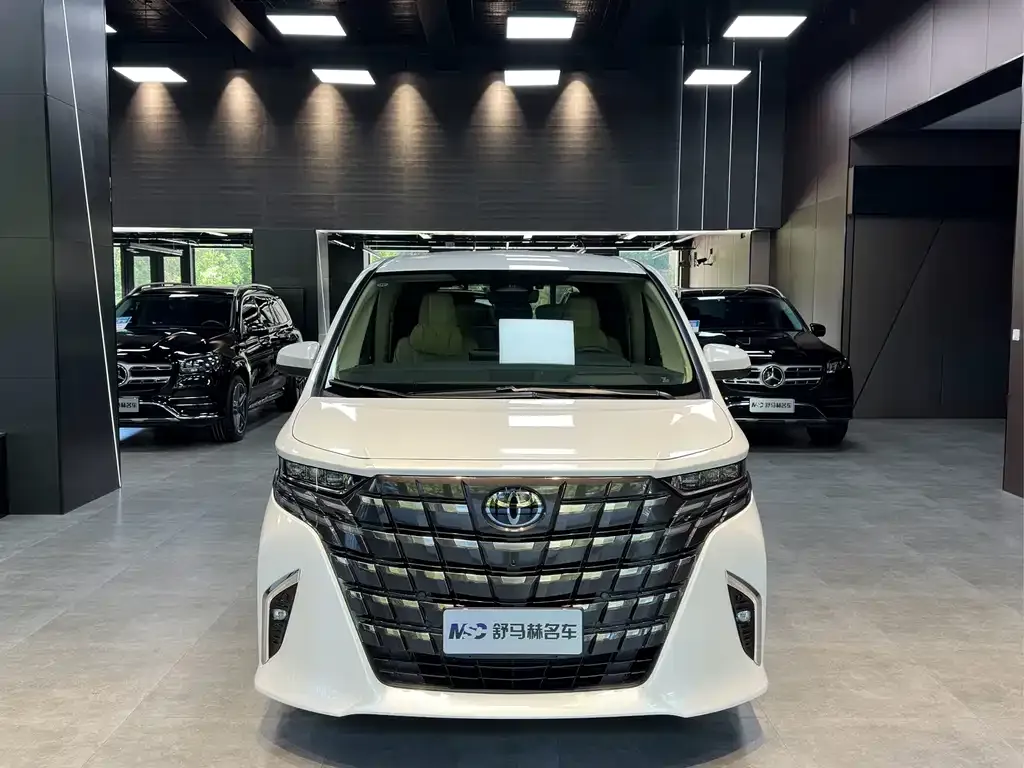 Toyota Alphard — фото 2