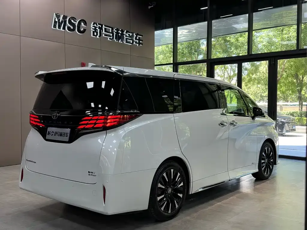 Toyota Alphard — фото 7