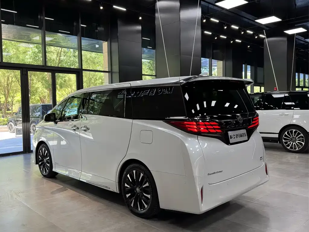 Toyota Alphard — фото 6