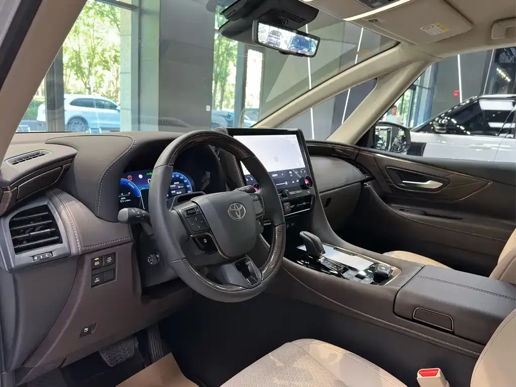 Toyota Alphard — фото 5
