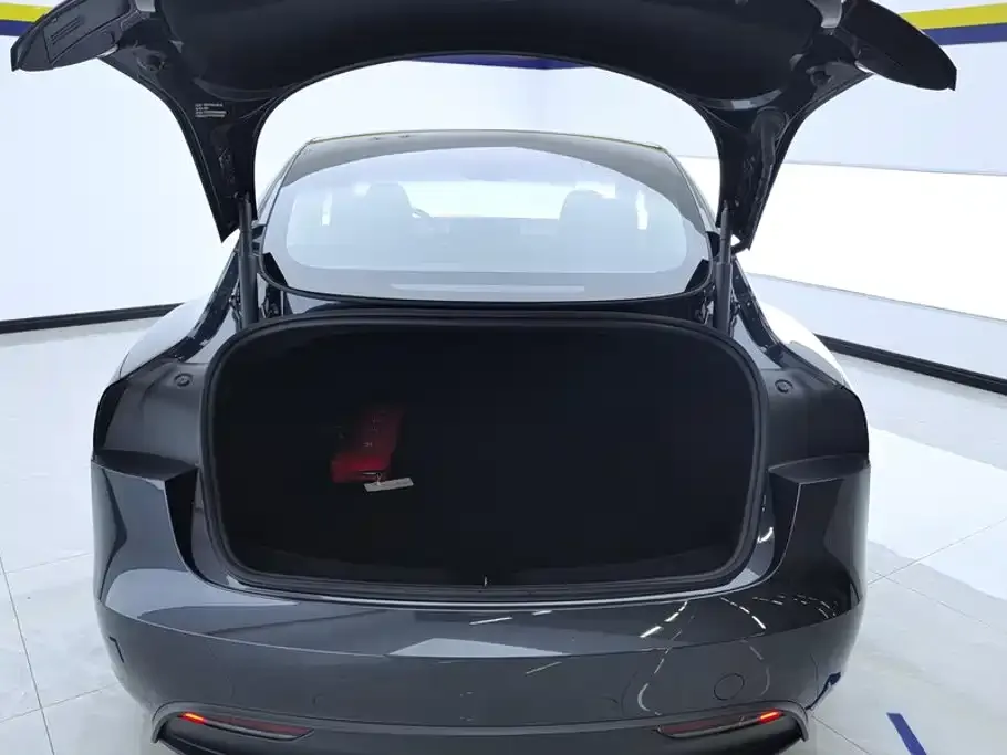 Tesla Model 3 — фото 6