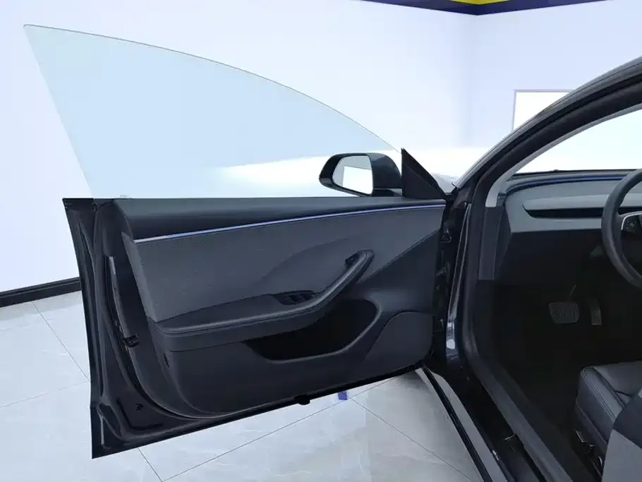 Tesla Model 3 — фото 10