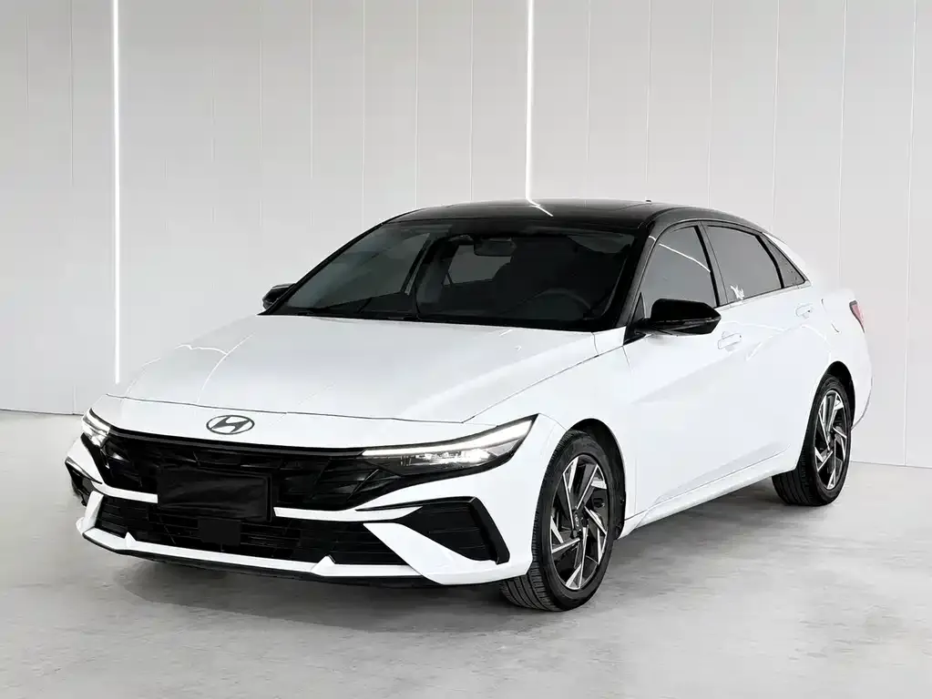 Hyundai Elantra — фото 1