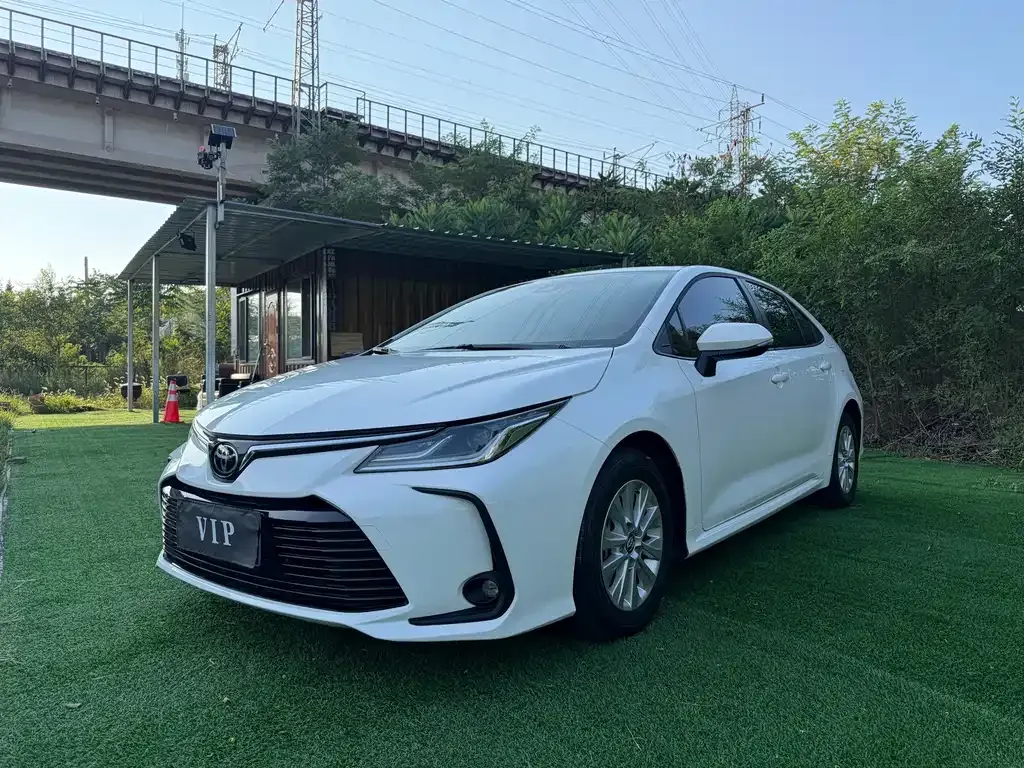Toyota Corolla — фото 1