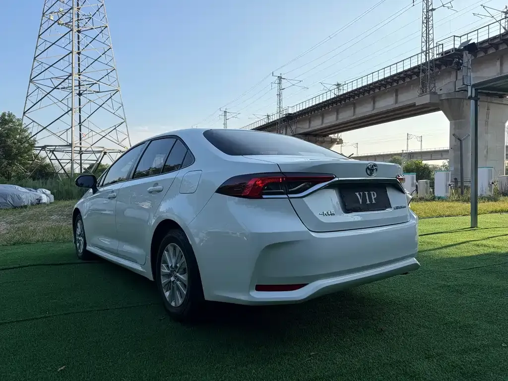 Toyota Corolla — фото 2