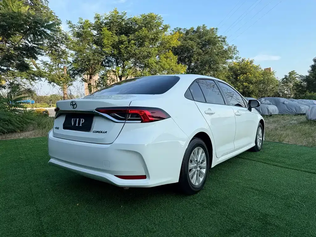 Toyota Corolla — фото 4