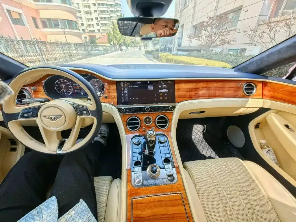 Bentley Continental — фото 9