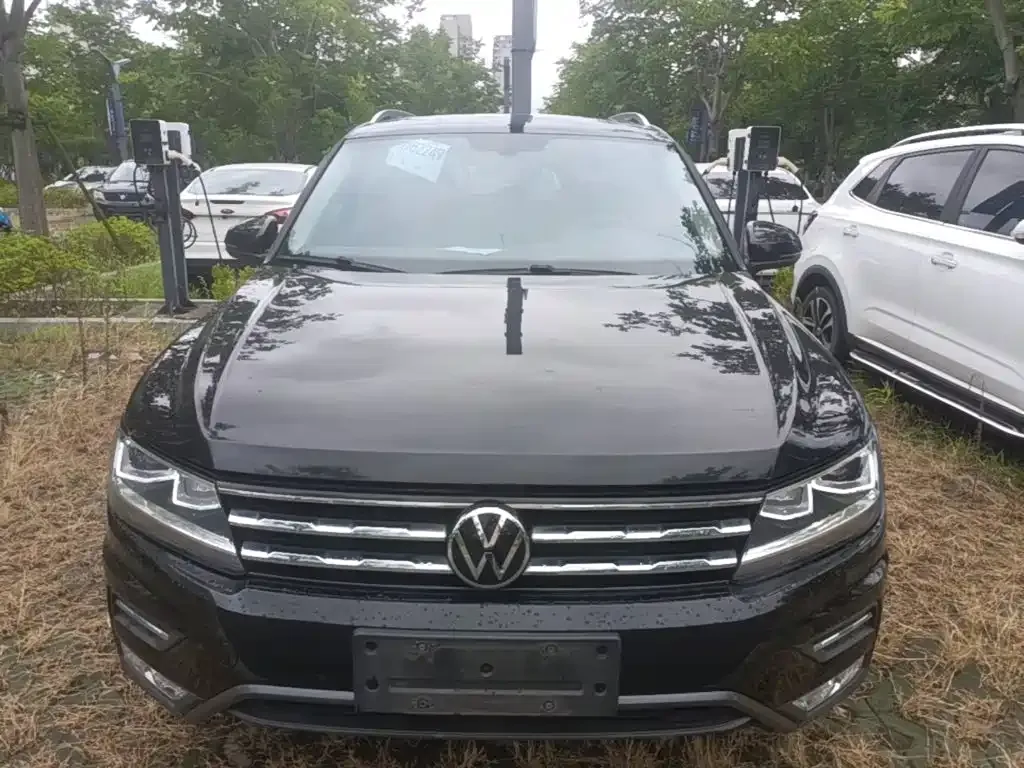 Volkswagen Tiguan L — фото 2