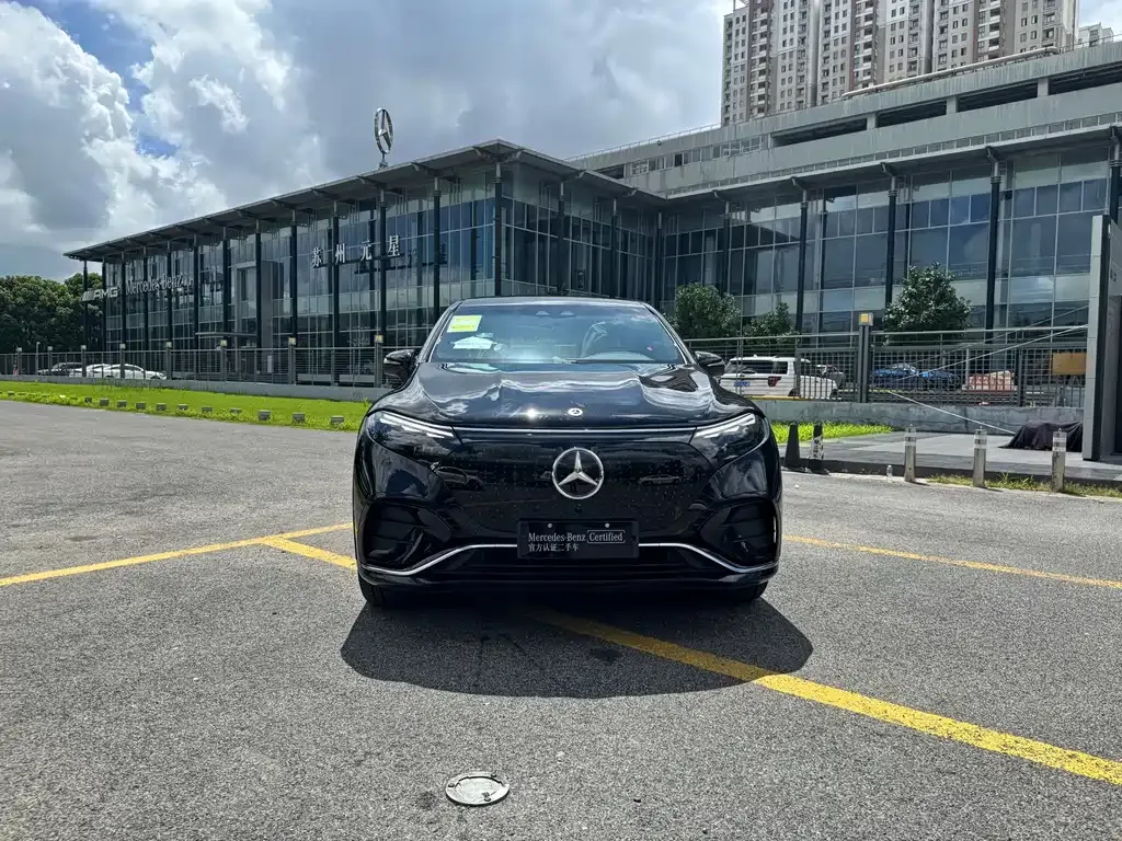 Mercedes-Benz EQS SUV — фото 3