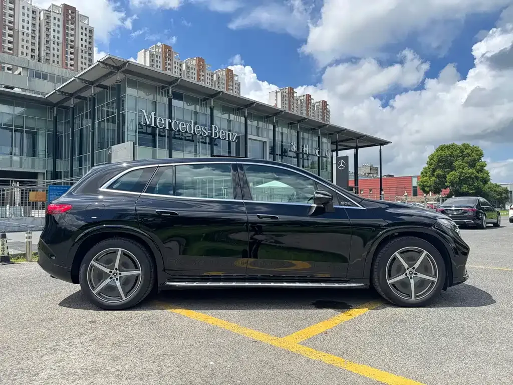 Mercedes-Benz EQS SUV — фото 4