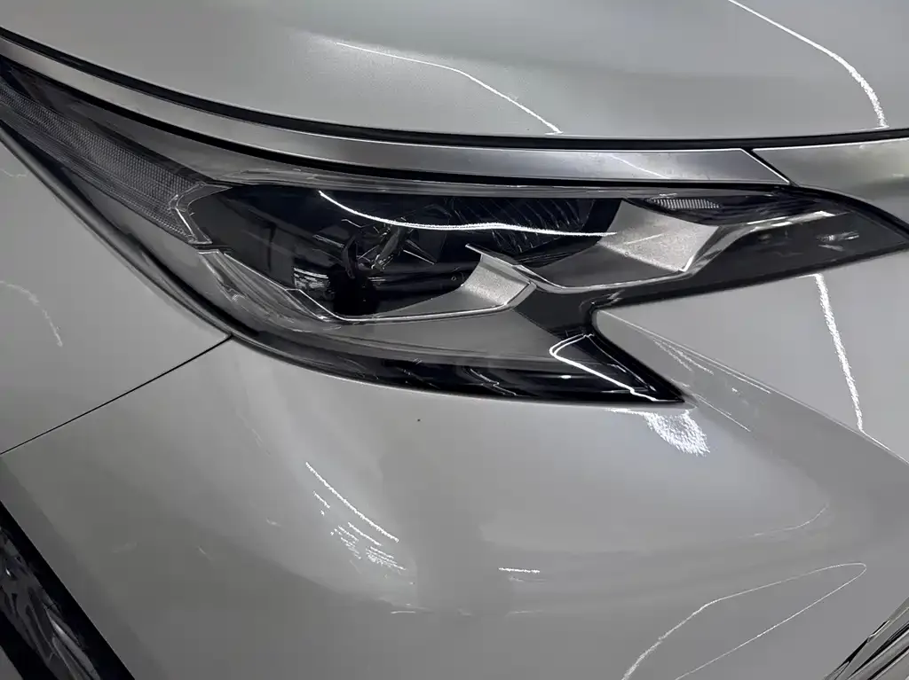 Toyota Sienna — фото 2