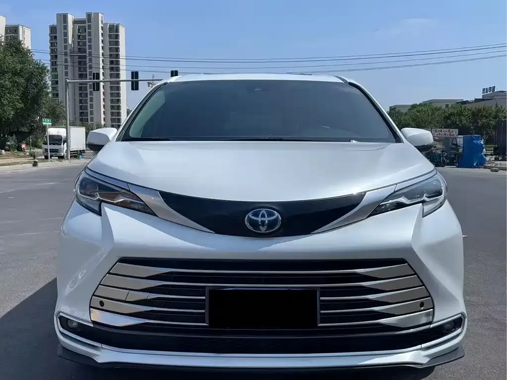 Toyota Sienna — фото 9