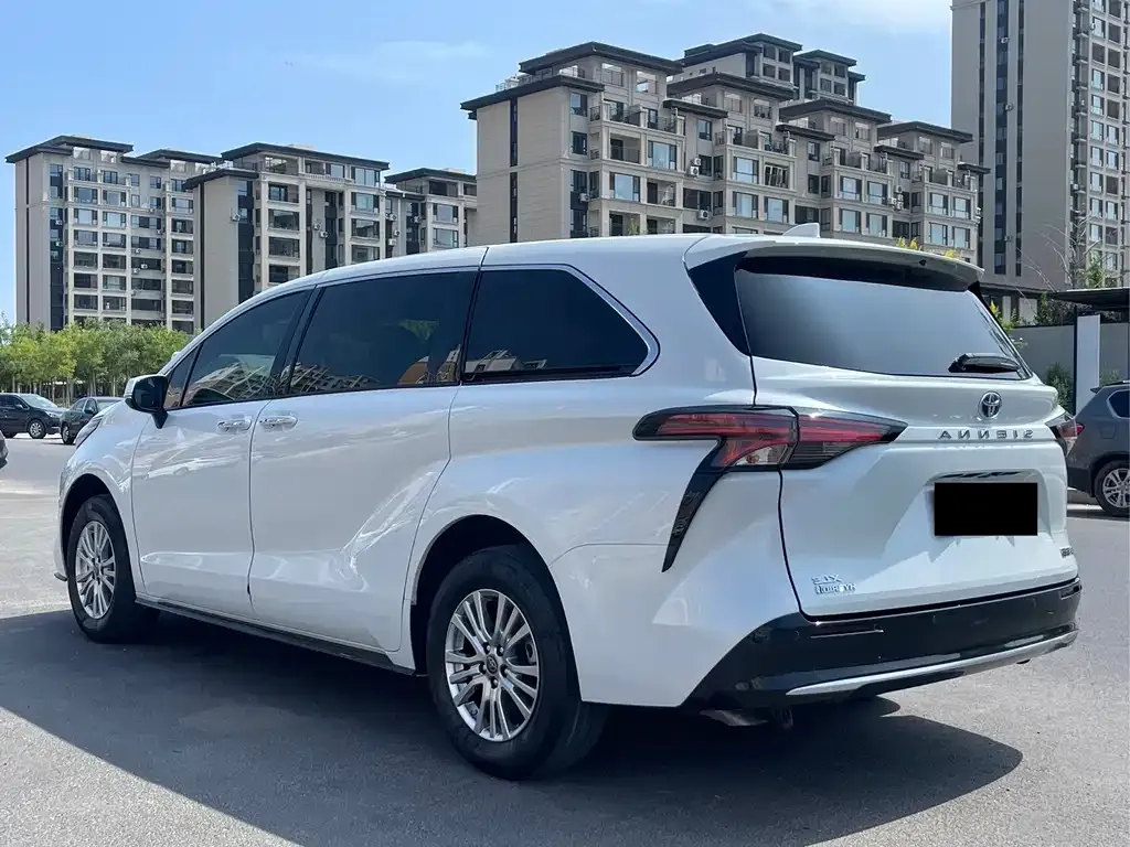 Toyota Sienna — фото 6