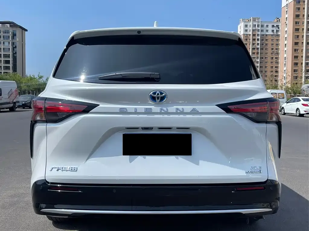 Toyota Sienna — фото 7