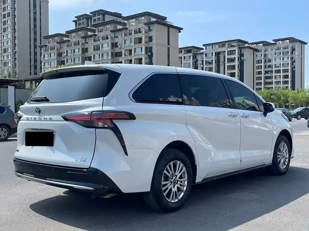 Toyota Sienna — фото 5