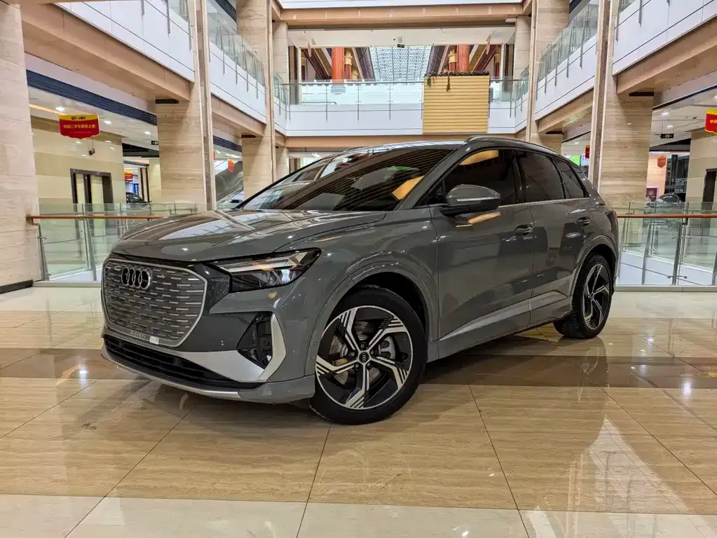 Audi Q4 e-tron — фото 1