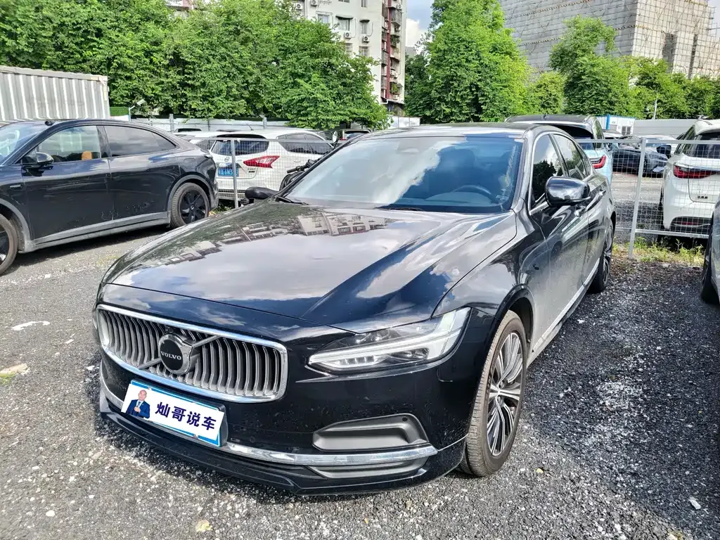 Volvo S90 — фото 1
