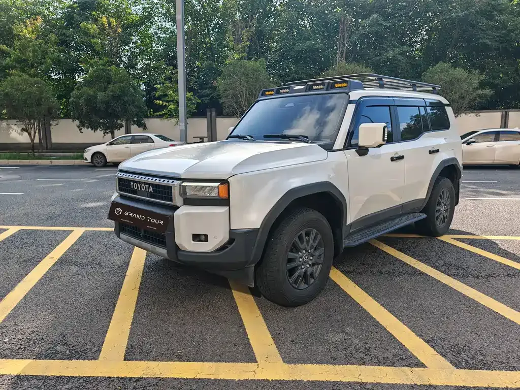 Toyota Prado — фото 1