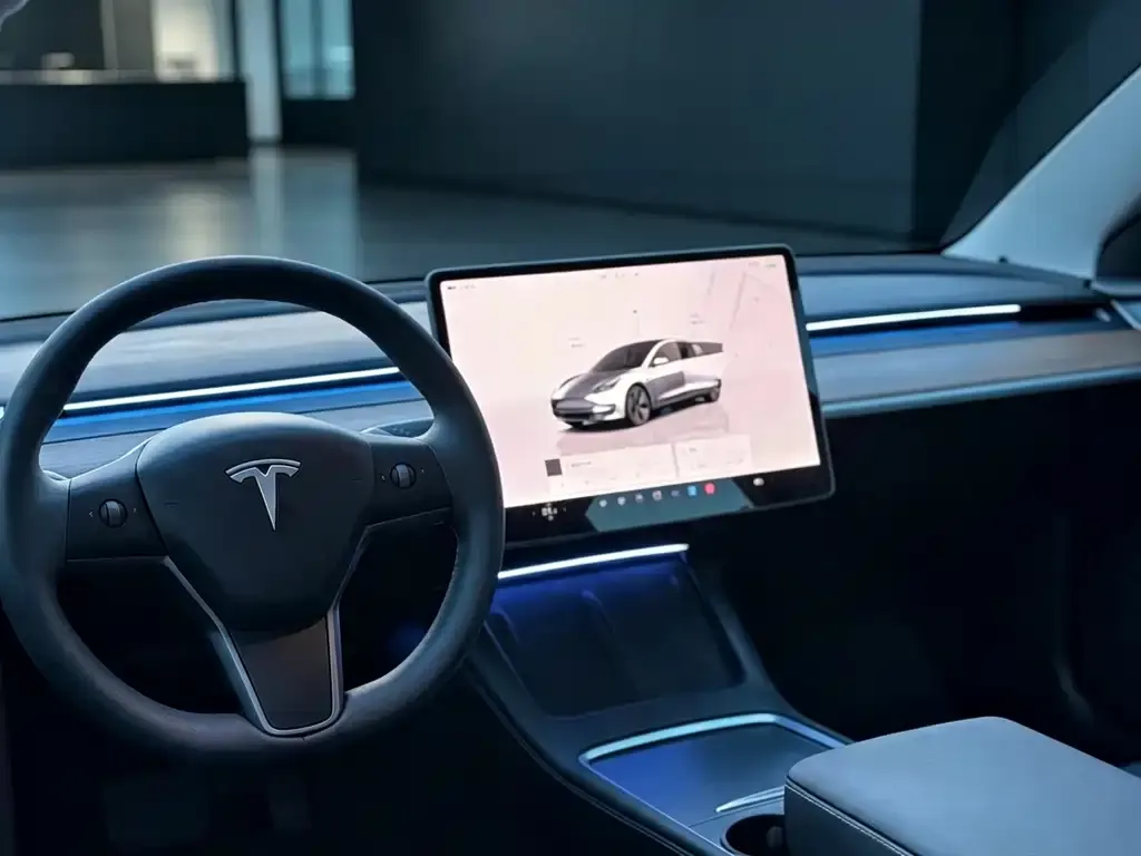Tesla Model 3 — фото 3