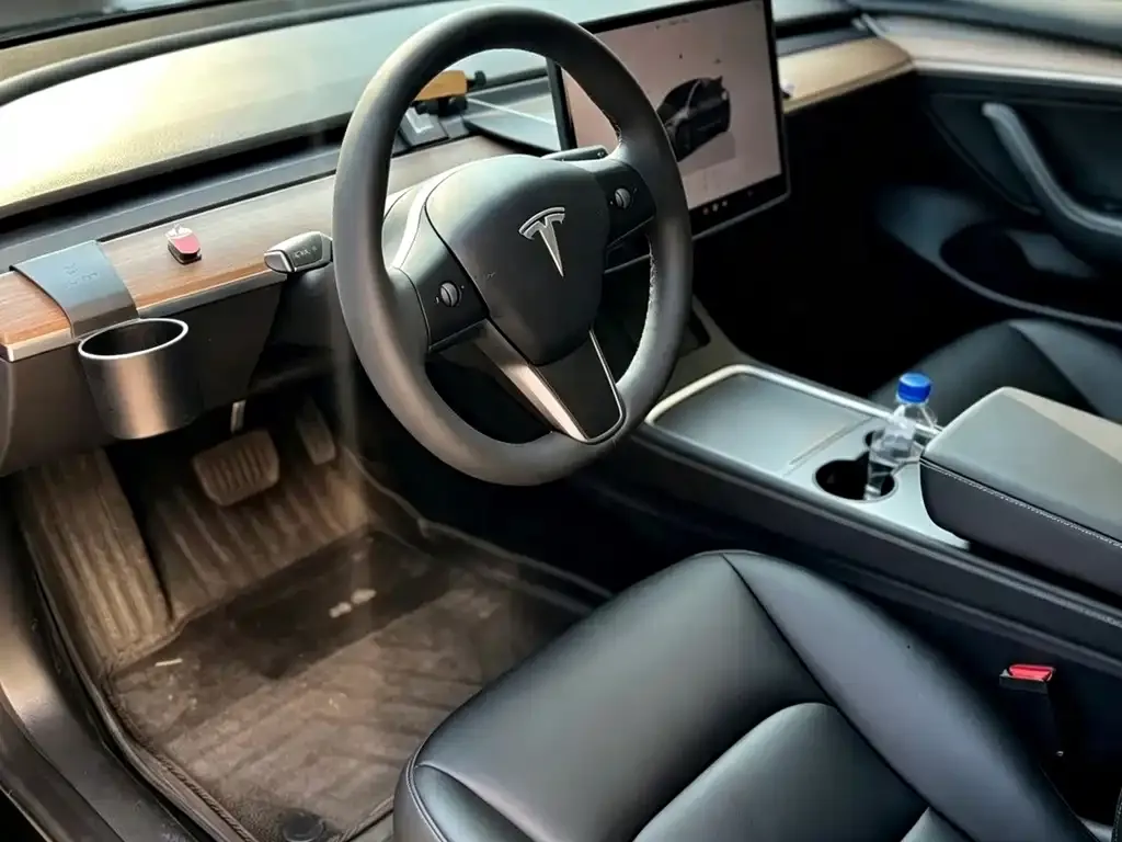 Tesla Model 3 — фото 9