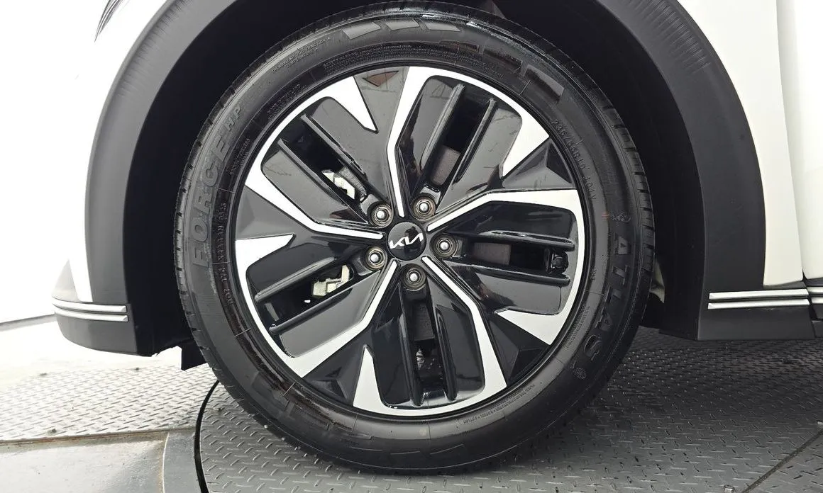 Kia EV6 — фото 9