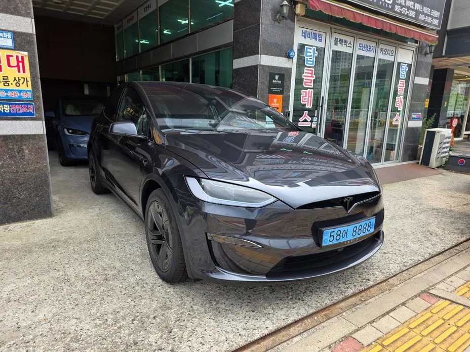 Tesla Model X — фото 3