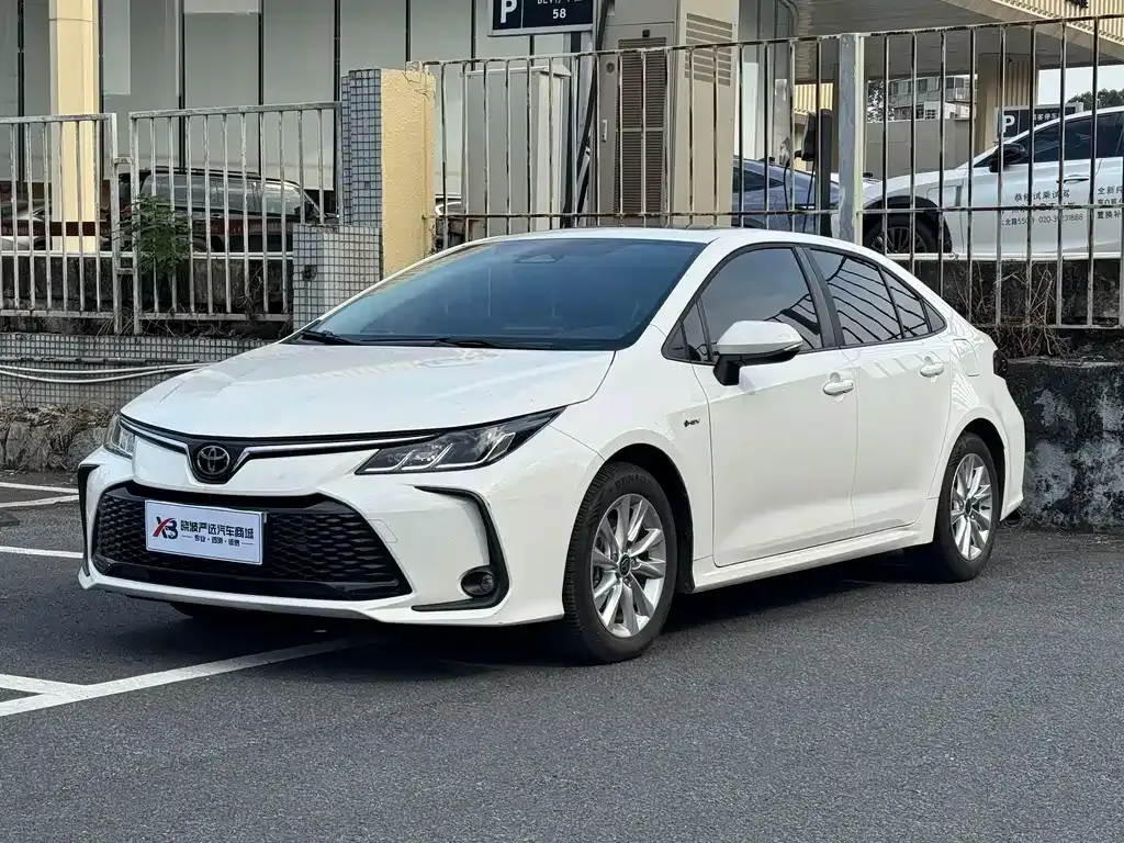 Toyota Corolla — фото 1