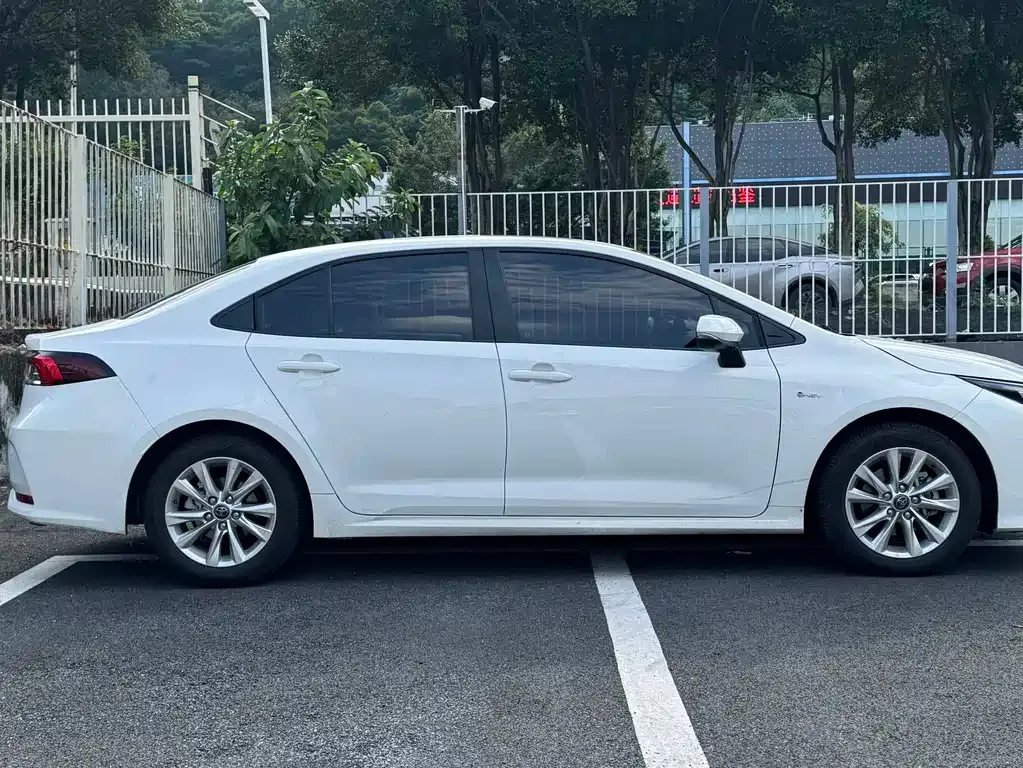 Toyota Corolla — фото 3