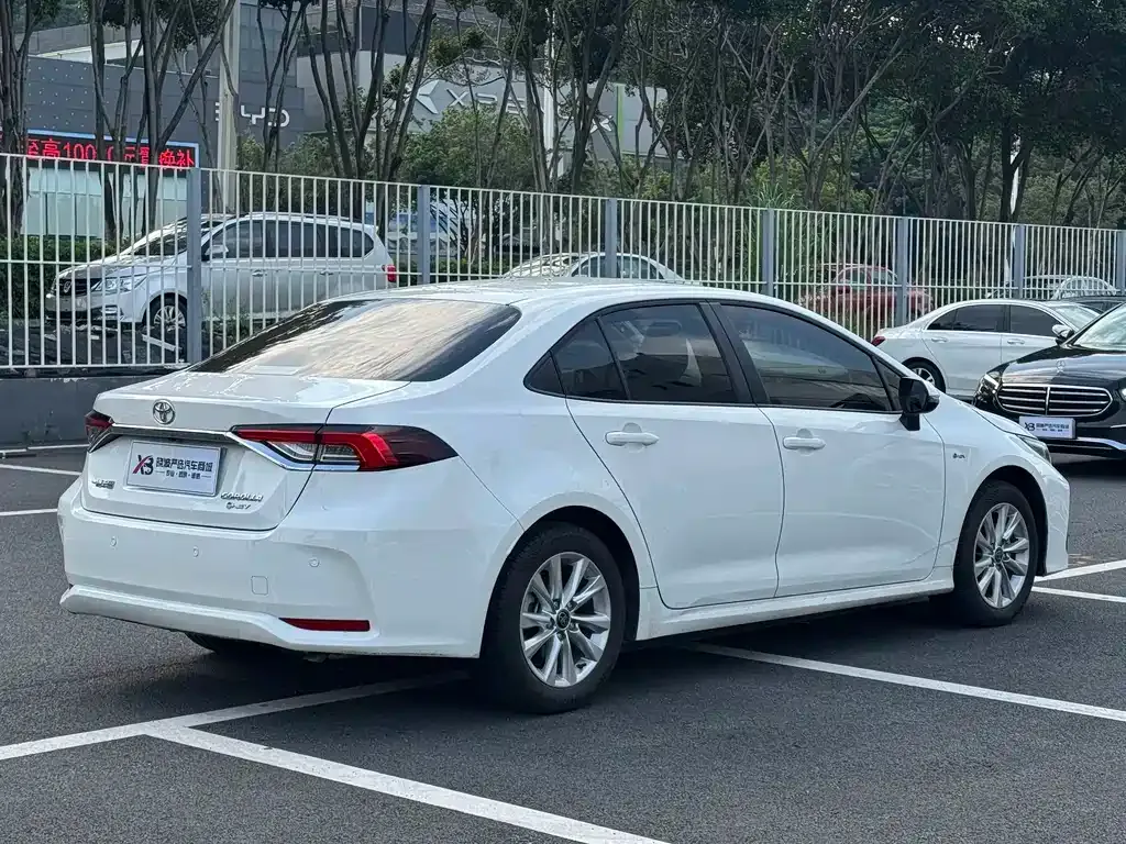 Toyota Corolla — фото 5