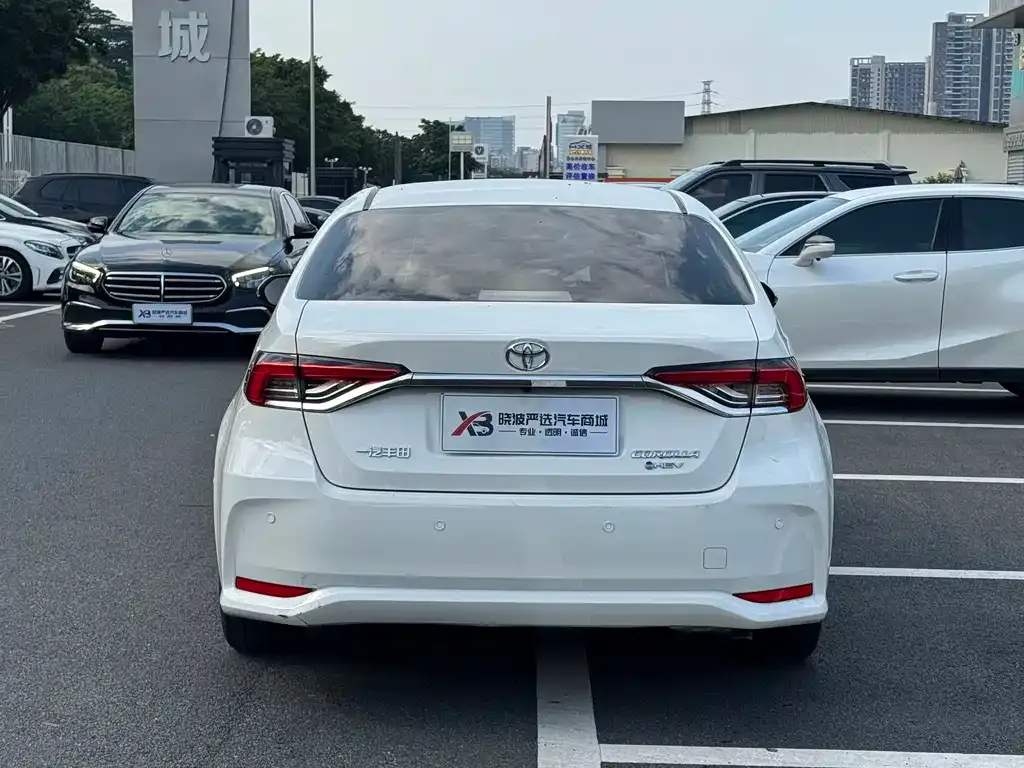Toyota Corolla — фото 8
