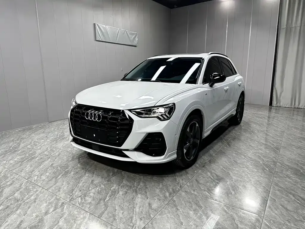 Audi Q3 — фото 1