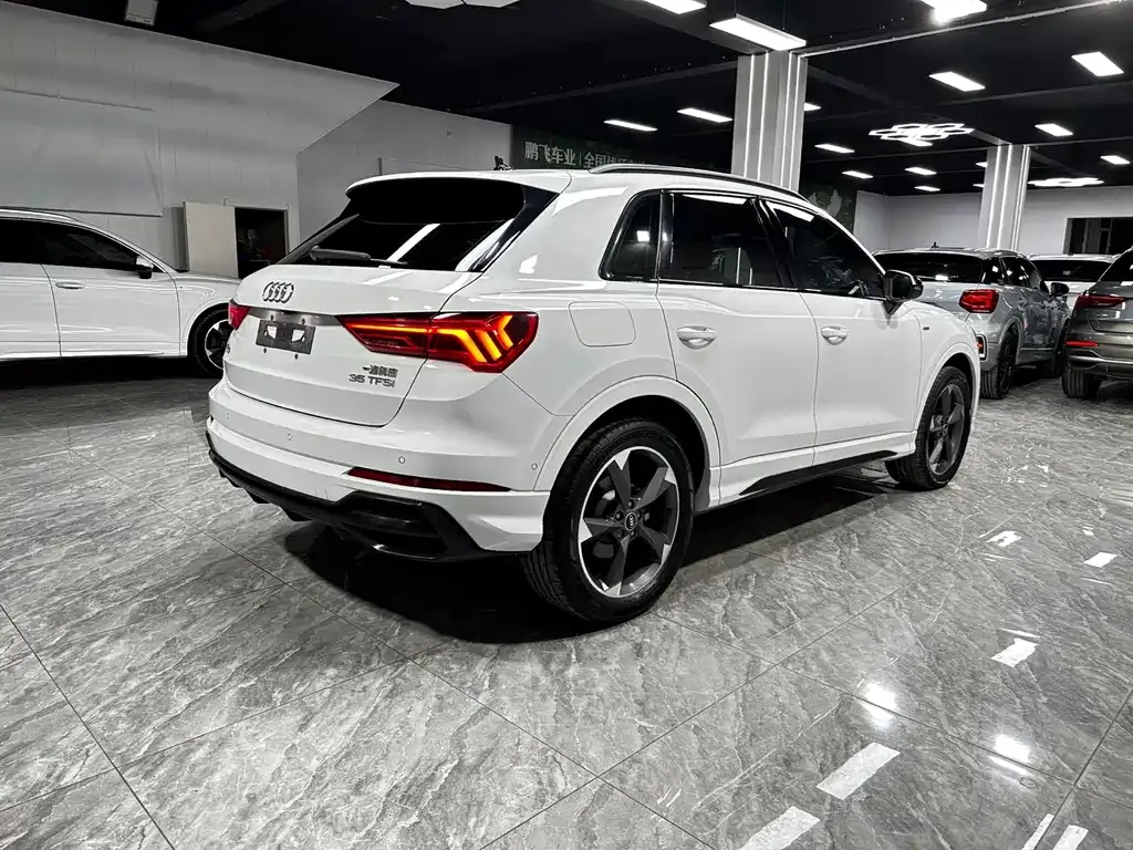 Audi Q3 — фото 8