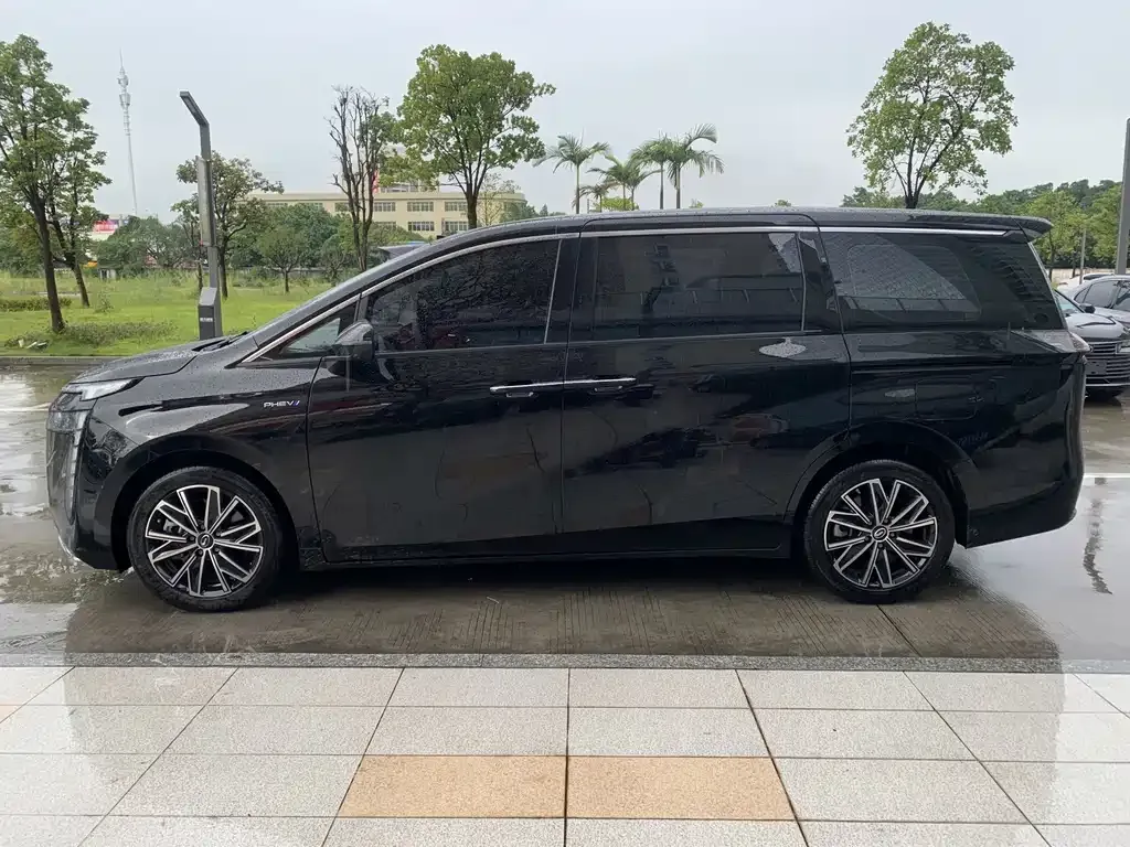 GAC Motor 传祺E8 PHEV — фото 3