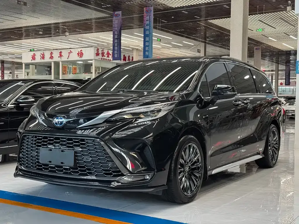 Toyota Granvia — фото 1