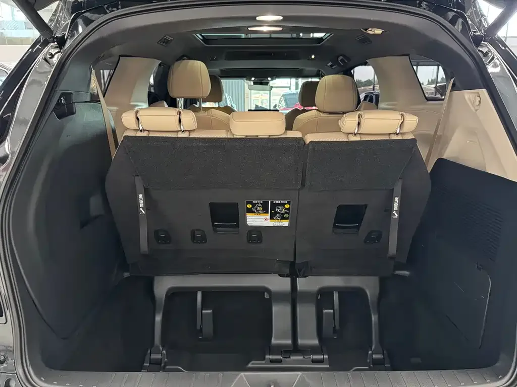 Toyota Granvia — фото 4