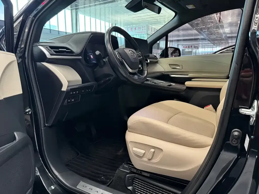Toyota Granvia — фото 6
