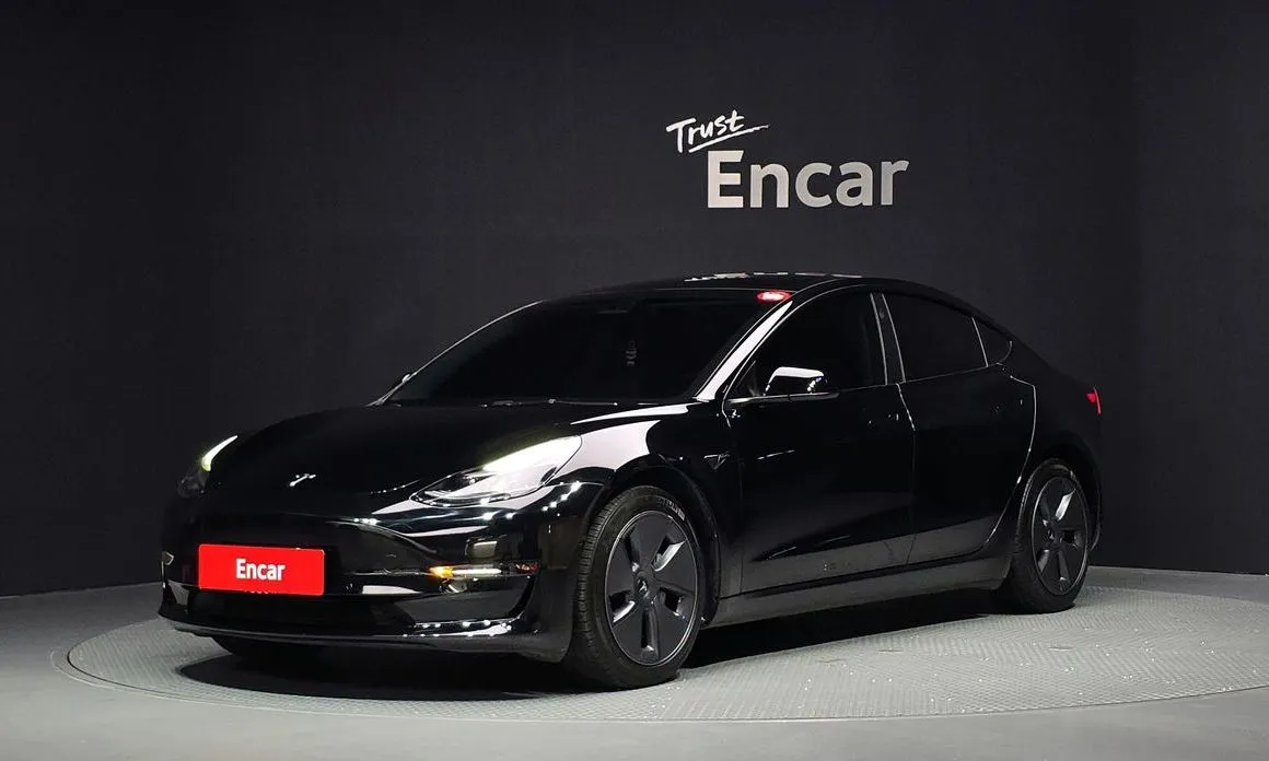 Tesla Model 3 — фото 1
