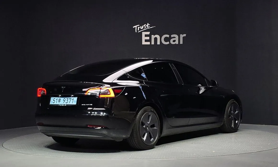 Tesla Model 3 — фото 4