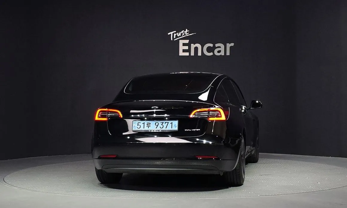 Tesla Model 3 — фото 2