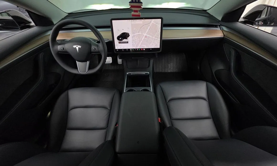Tesla Model 3 — фото 9