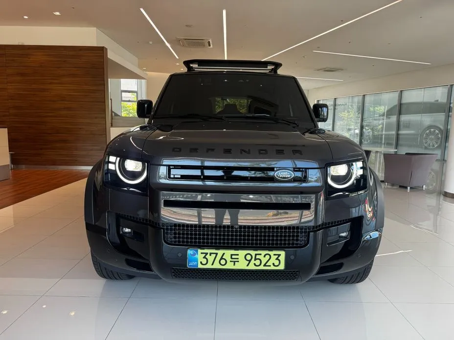 Land Rover Defender — фото 1