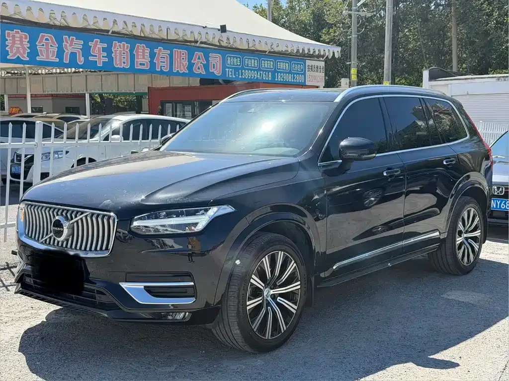 Volvo XC90 — фото 1