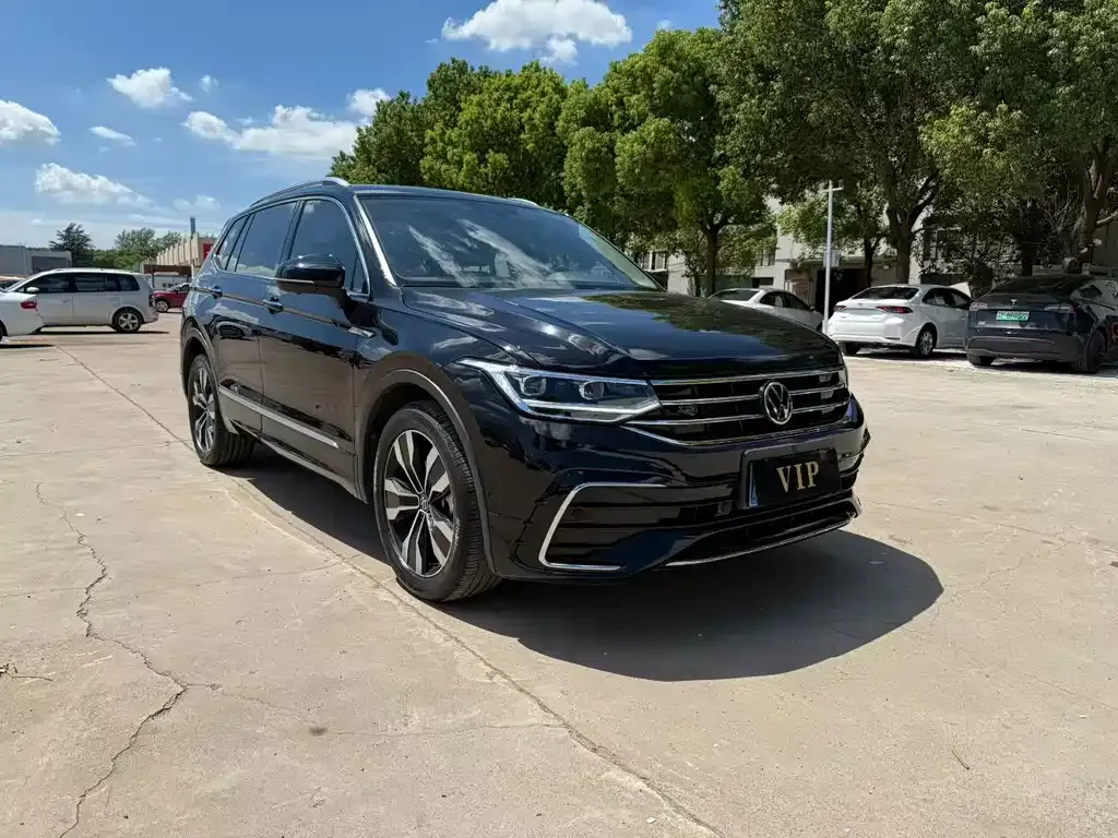 Volkswagen Tiguan L — фото 8