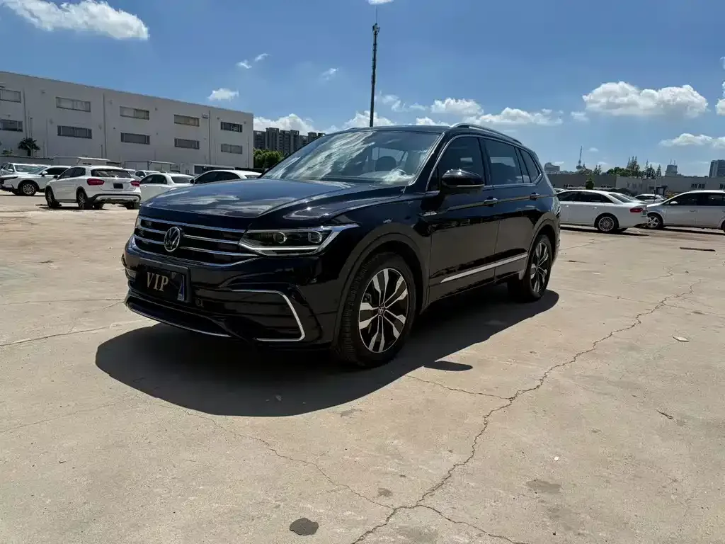 Volkswagen Tiguan L — фото 4